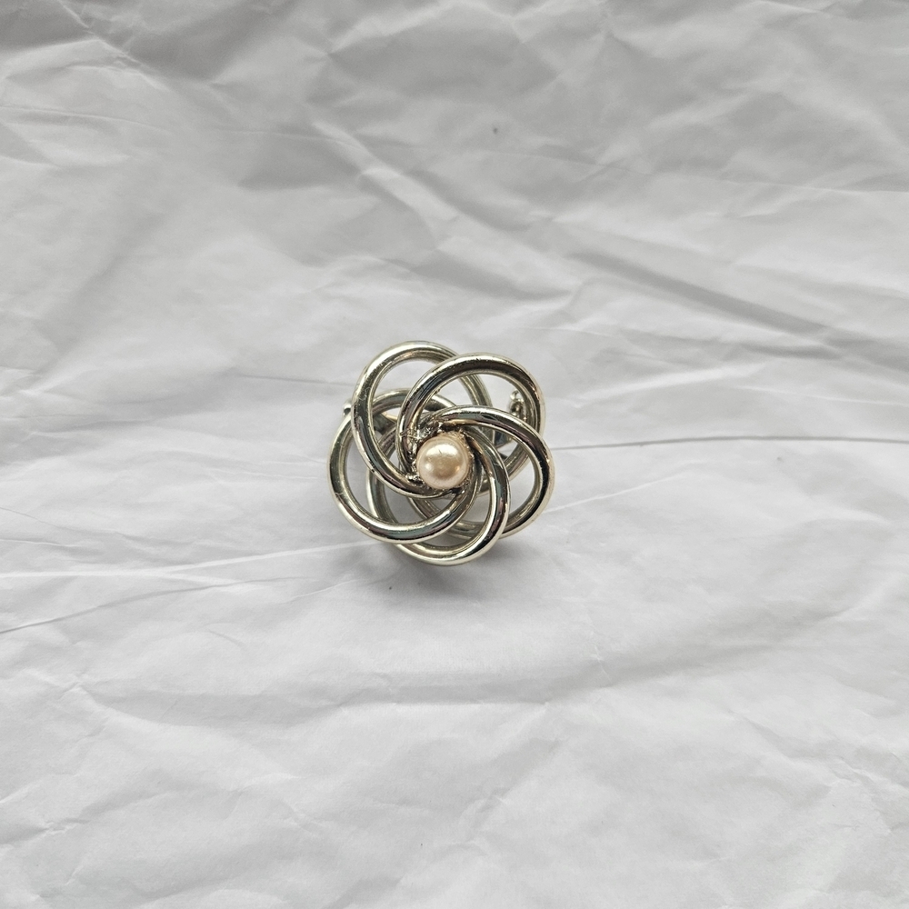 Sophisticated Silver and Gold Knot Brooch